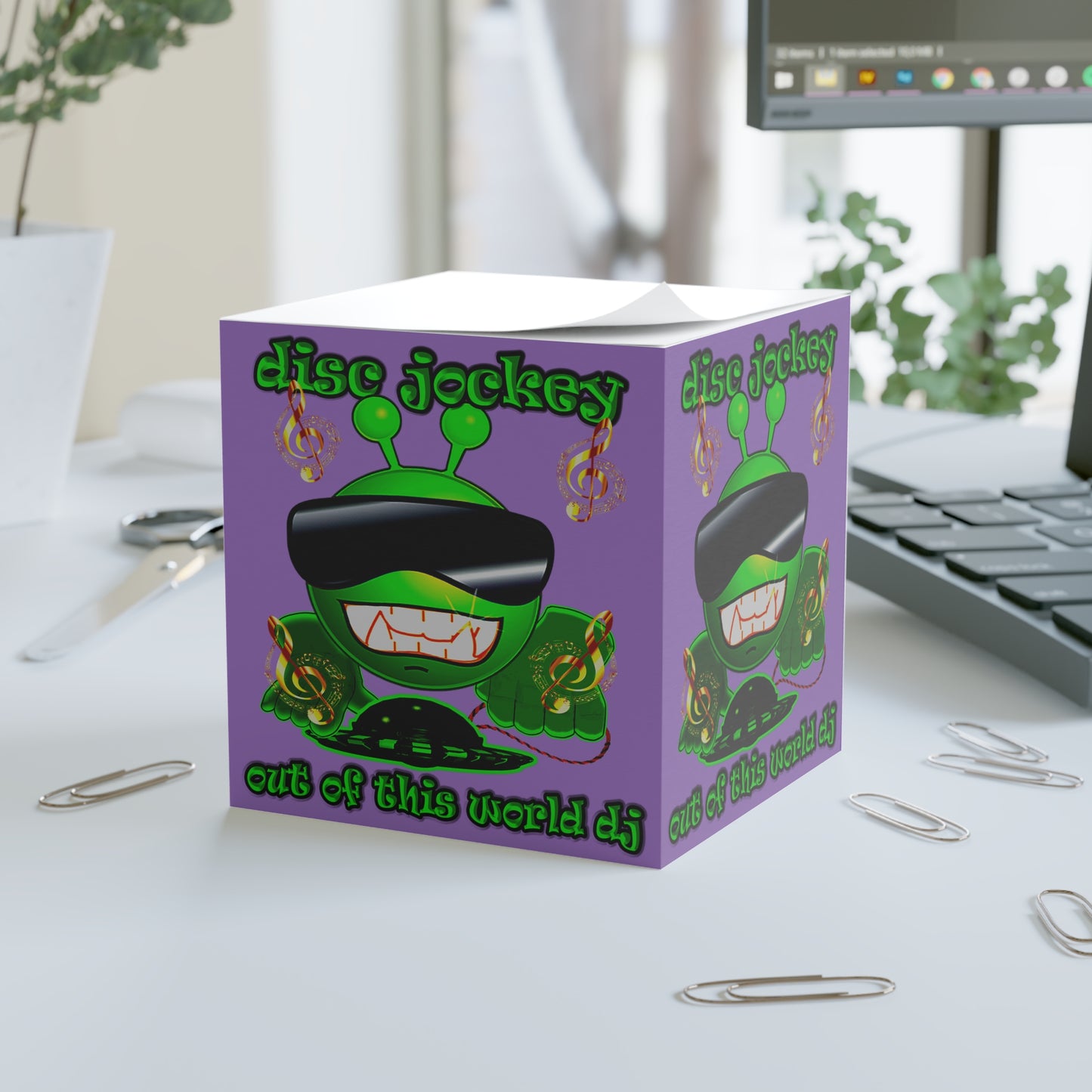disc jockey - note cube (light purple)