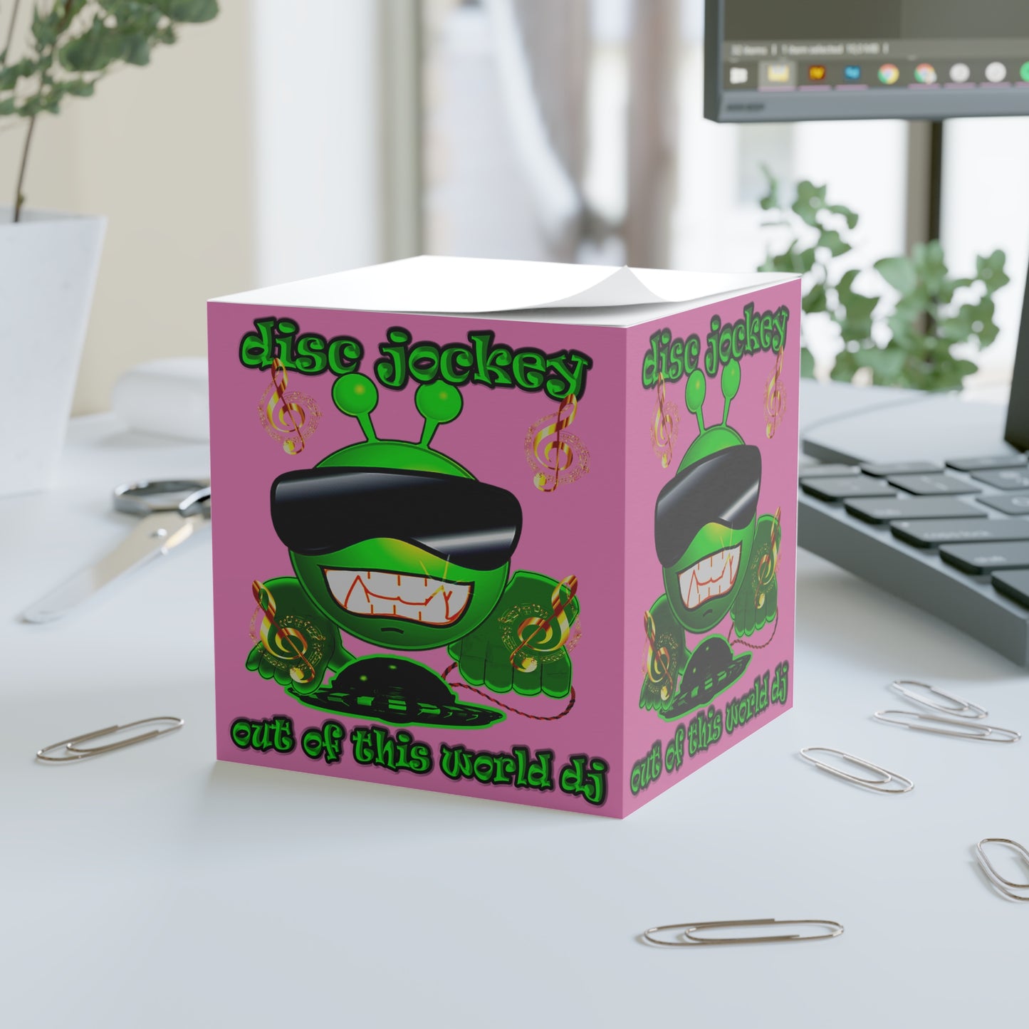 disc jockey - note cube (light pink)