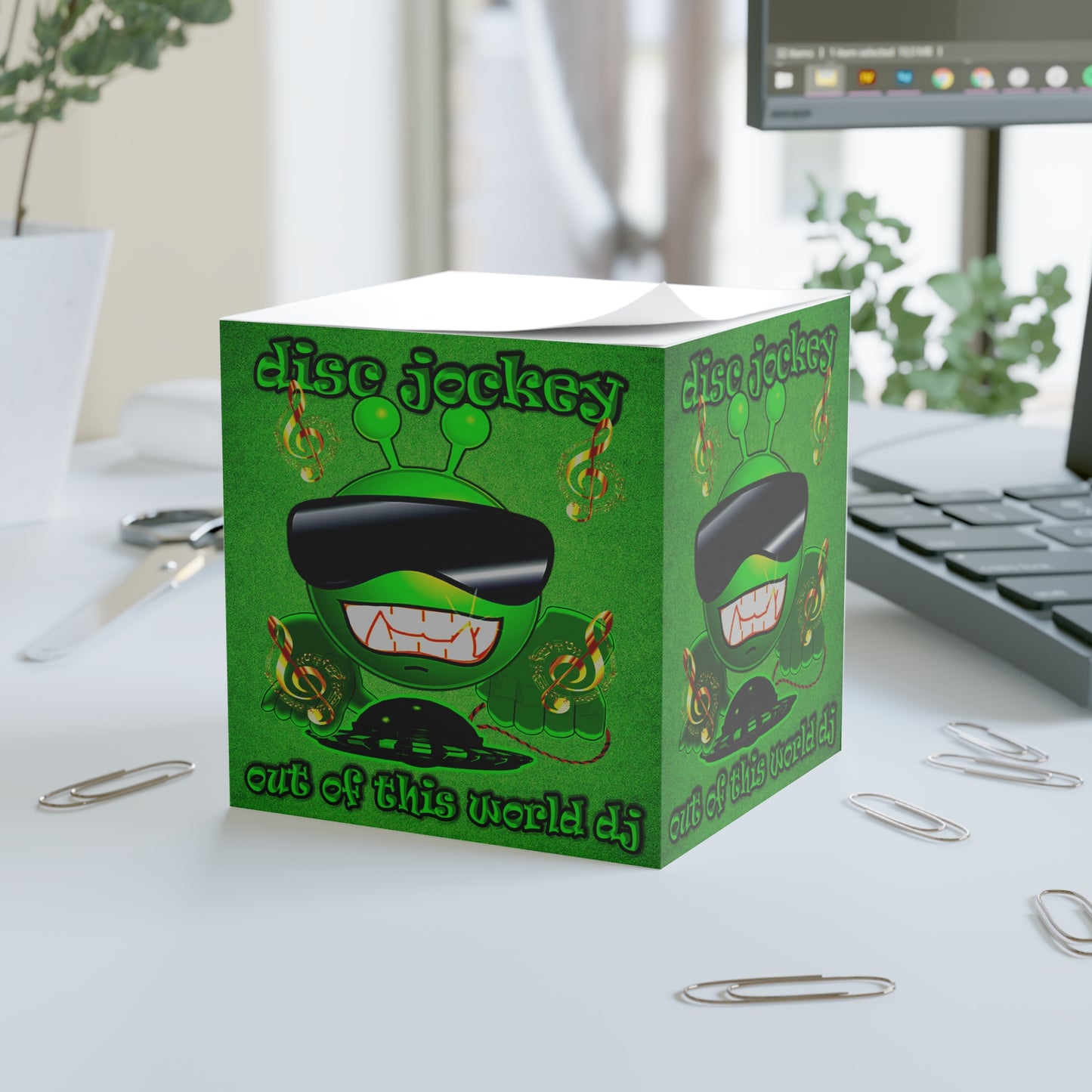 disc jockey - note cube (green turf)
