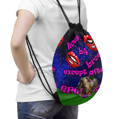 hoes b4 bros - Drawstring Bag ('snoops' background)