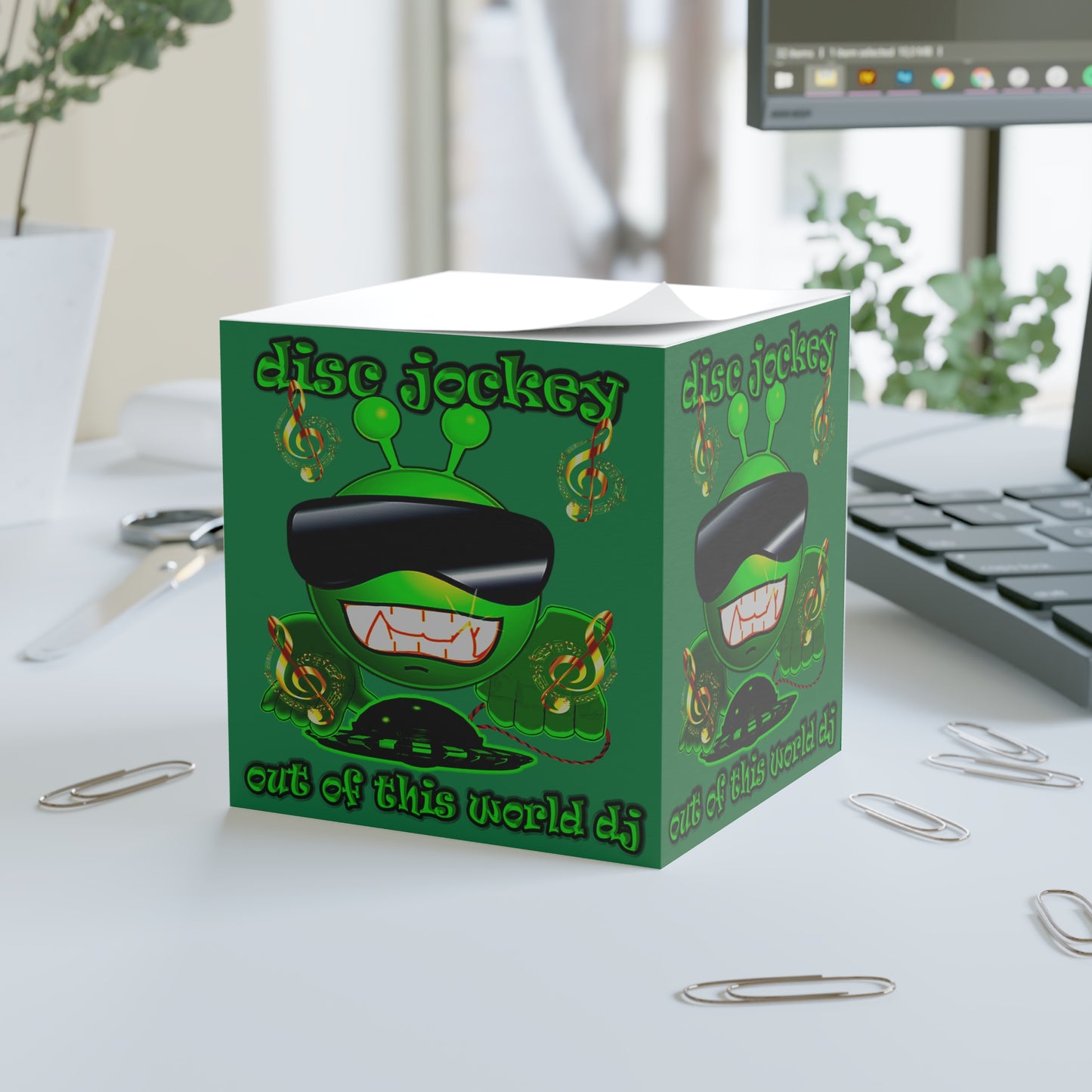 disc jockey - note cube (dark green)