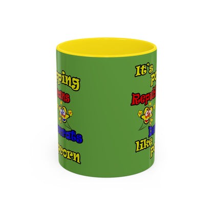 popping like popcorn - Accent Mug (green)