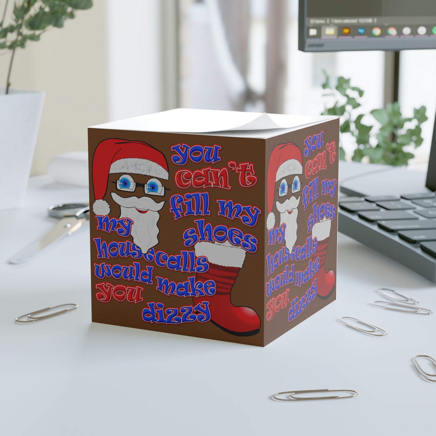 santa's shoes - note cube (brown)